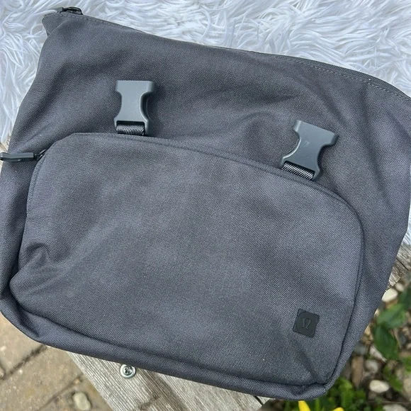 lululemon athletica Dark Gray Early Embark Kit
5L - Picture 4 of 14